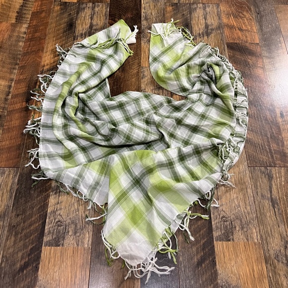 Hollister Plaid Scarf - Picture 3 of 5